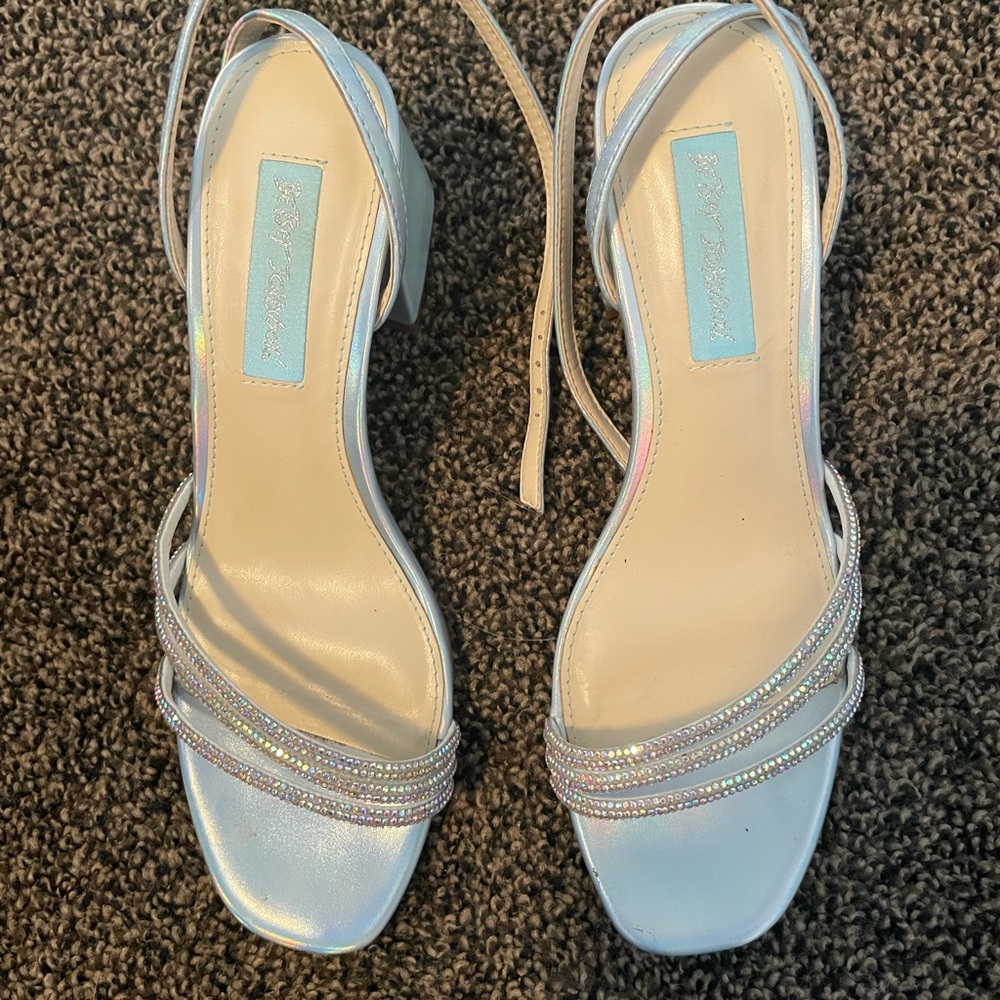 Elegant Silver Strappy Women's Sandals